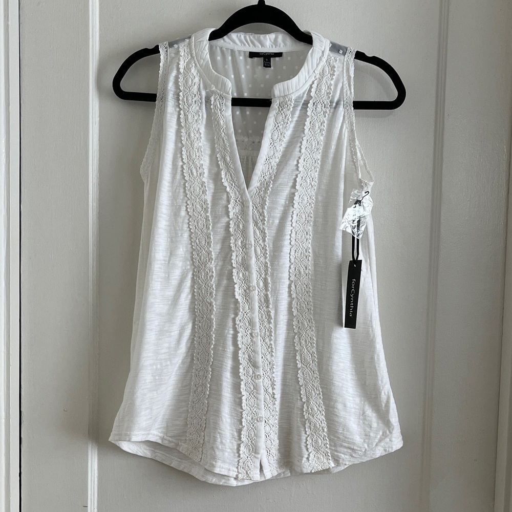 NWT 100% Cotton Lace Trim Sleeveless Blouse Button Front Top in Cream